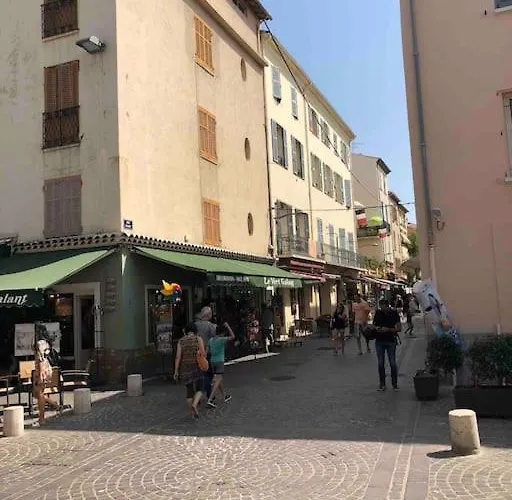 Old Antibes, One Bed App, In Front Of The Port!