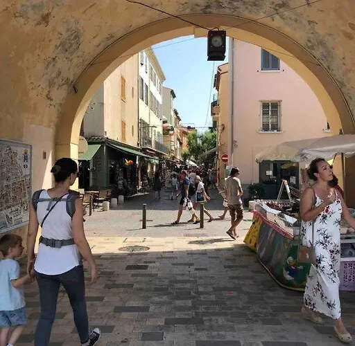 Old Antibes, One Bed App, In Front Of The Port!