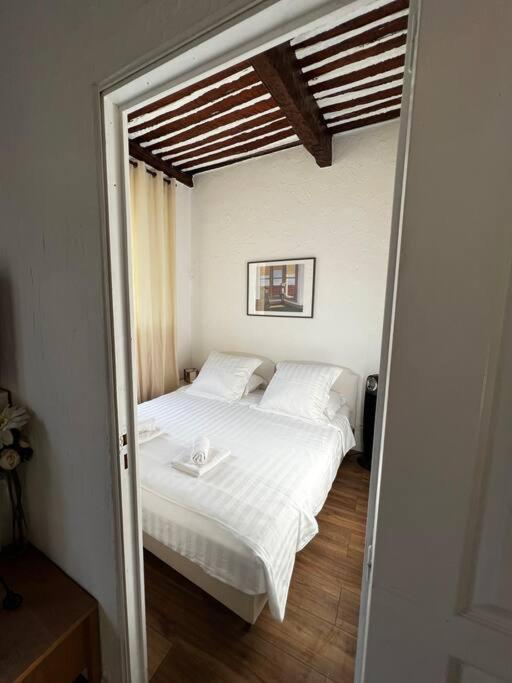 Old Antibes, One Bed App, In Front Of The Port! Appartement