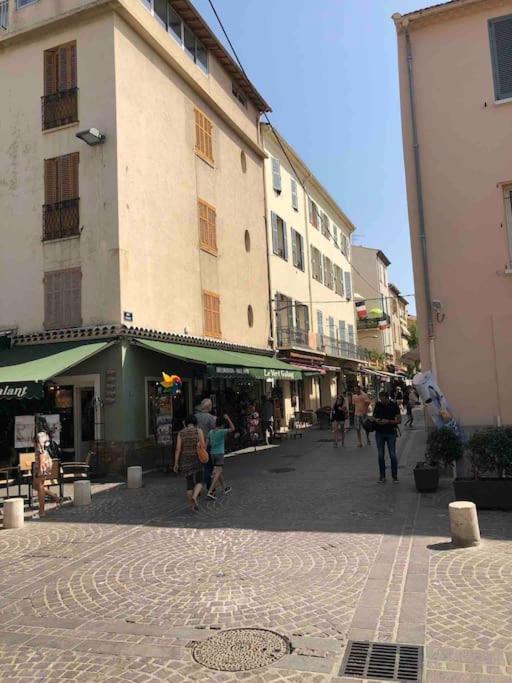 Appartement Old Antibes, One Bed App, In Front Of The Port!