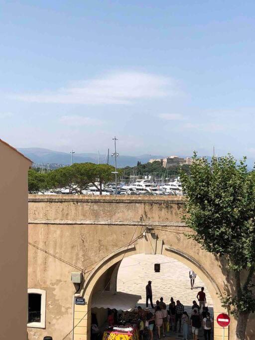 Old Antibes, One Bed App, In Front Of The Port! Apartment *
