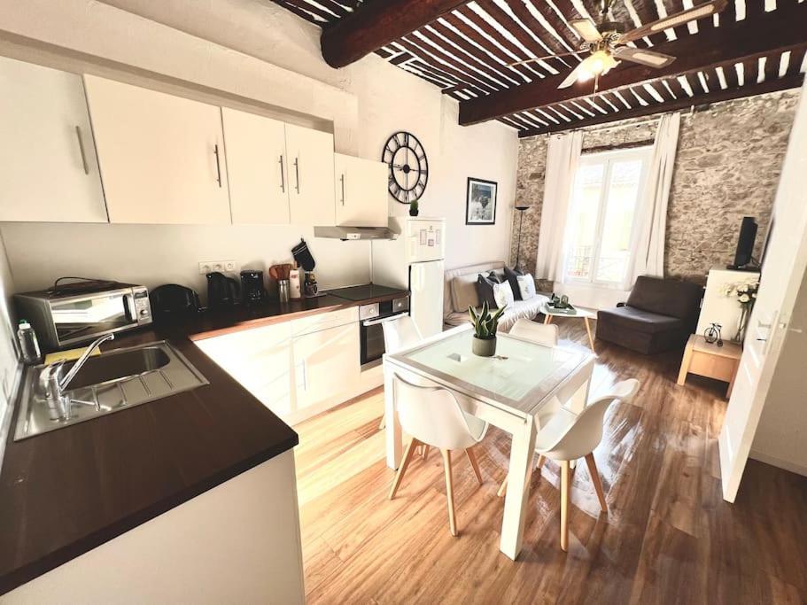 Apartment Old Antibes, One Bed App, In Front Of The Port! *