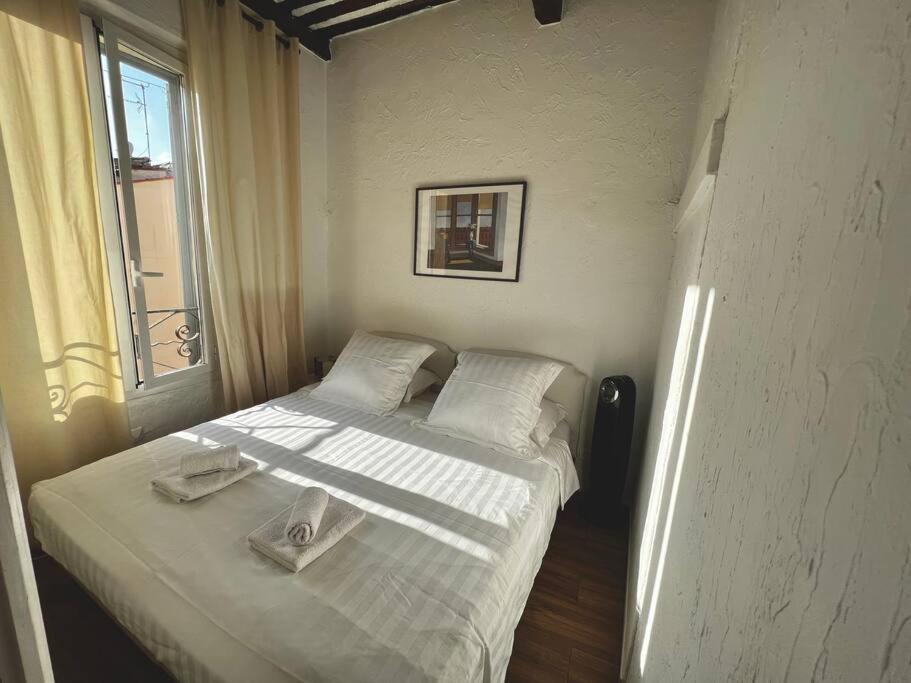 Old Antibes, One Bed App, In Front Of The Port! Antibes